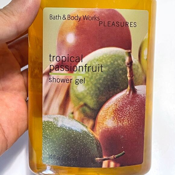 THE BODY SHOP Works Pleasures Rare Tropical Passionfruit Shower Gel - Picture 4 of 5